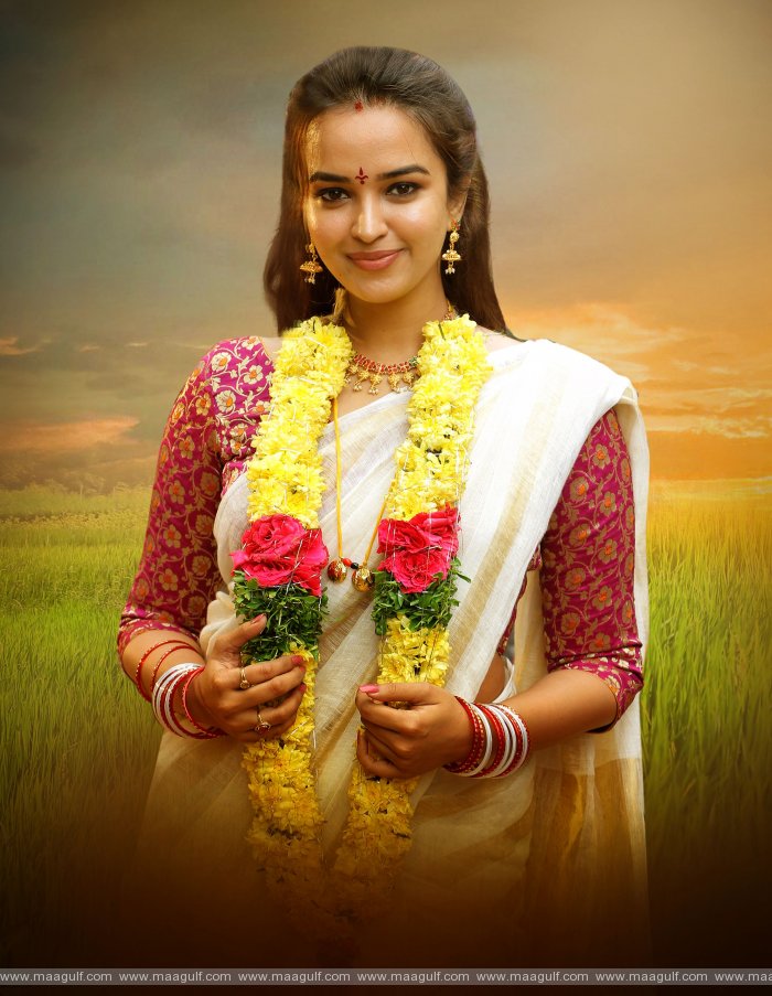 9 `ఓదెల రైల్వేస్టేషన్` నుండి `స్పూర్తి`గా పూజిత పొన్నాడ లుక్ విడుదల...